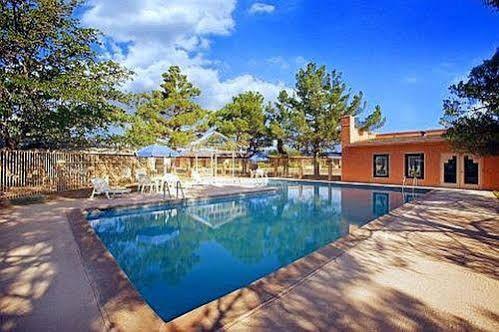 Whitten Inn Van Horn Bagian luar foto