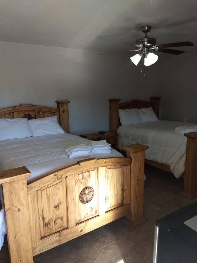 Whitten Inn Van Horn Bagian luar foto